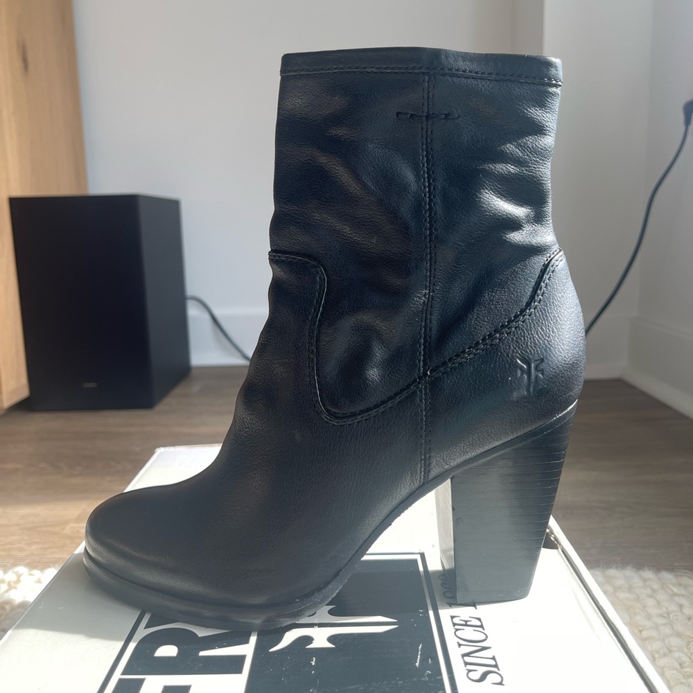 Frye Patty Artisan Zip Boot Black 8M